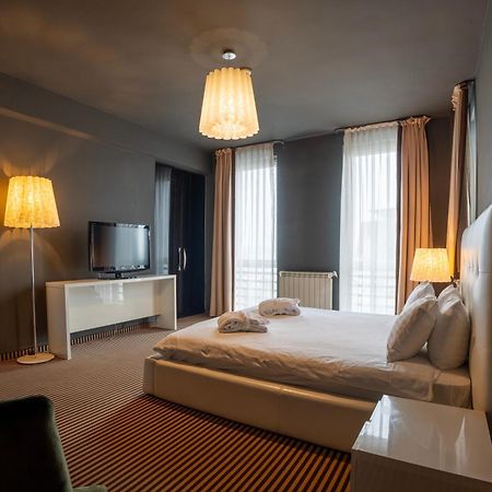 Alex&George Boutique Hotel Клуж-Напока Экстерьер фото