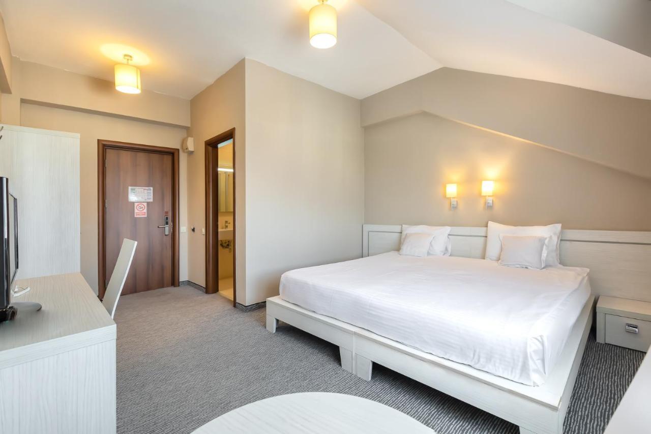 Alex&George Boutique Hotel Клуж-Напока Экстерьер фото
