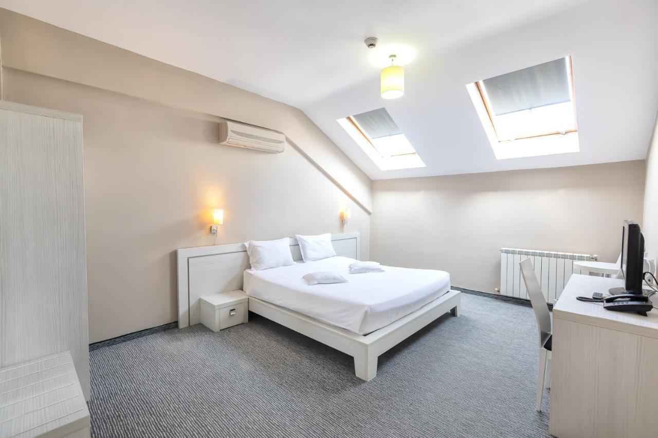 Alex&George Boutique Hotel Клуж-Напока Экстерьер фото