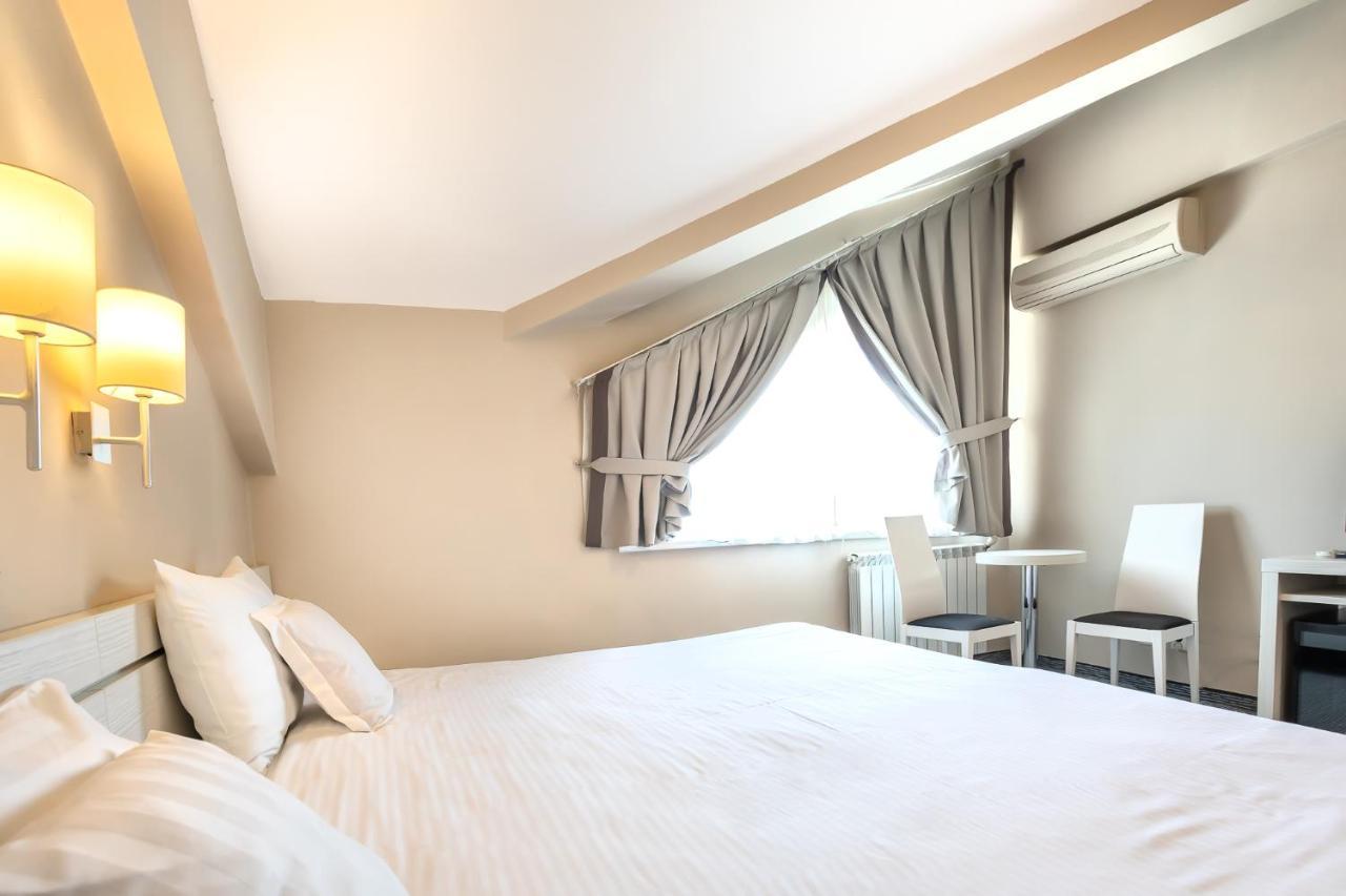 Alex&George Boutique Hotel Клуж-Напока Экстерьер фото