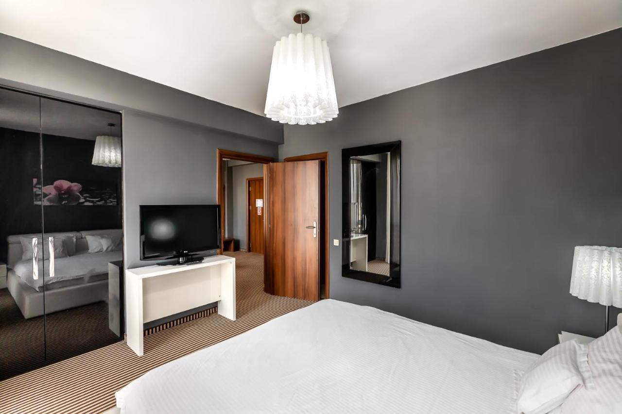 Alex&George Boutique Hotel Клуж-Напока Экстерьер фото