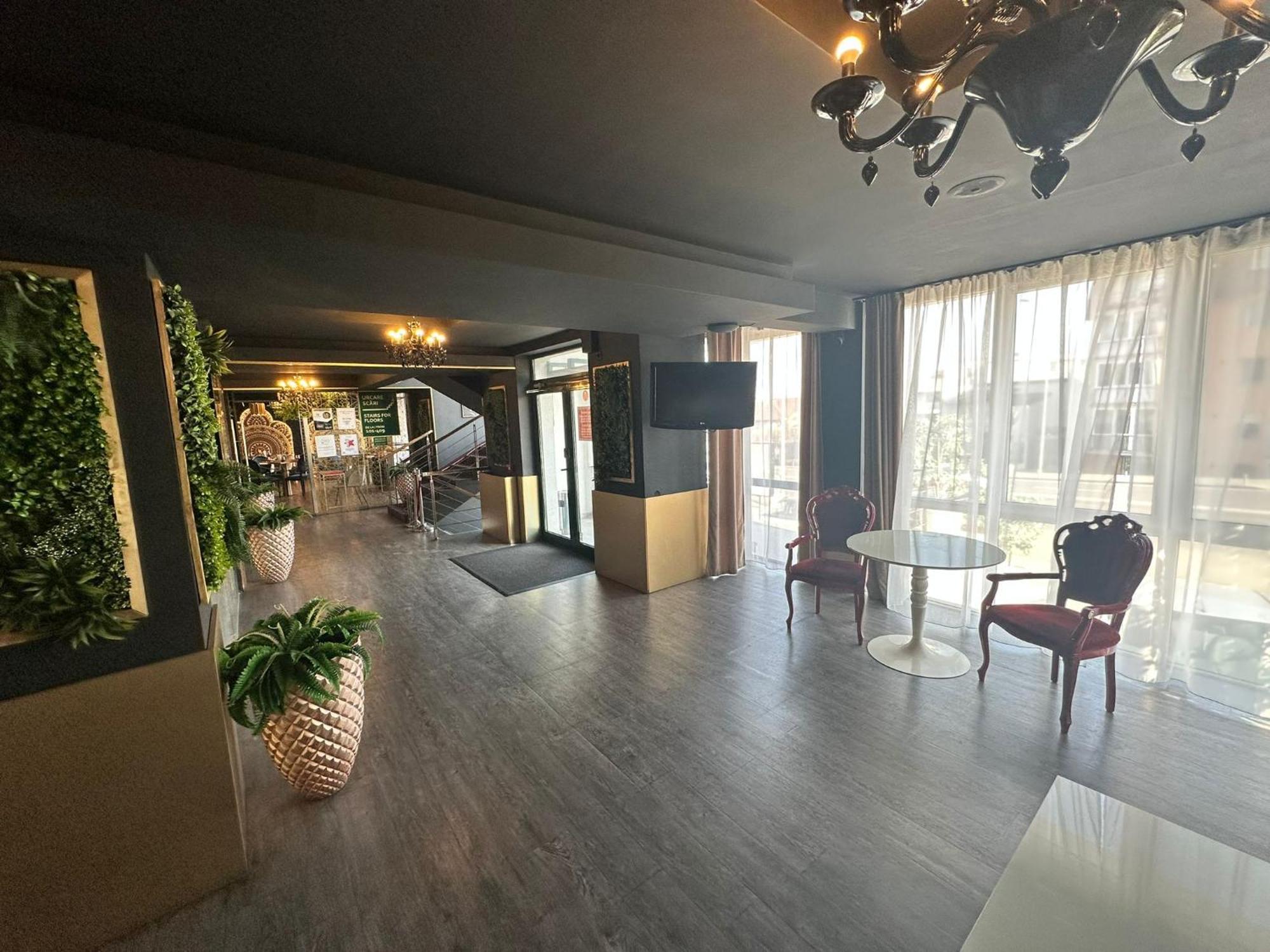 Alex&George Boutique Hotel Клуж-Напока Экстерьер фото