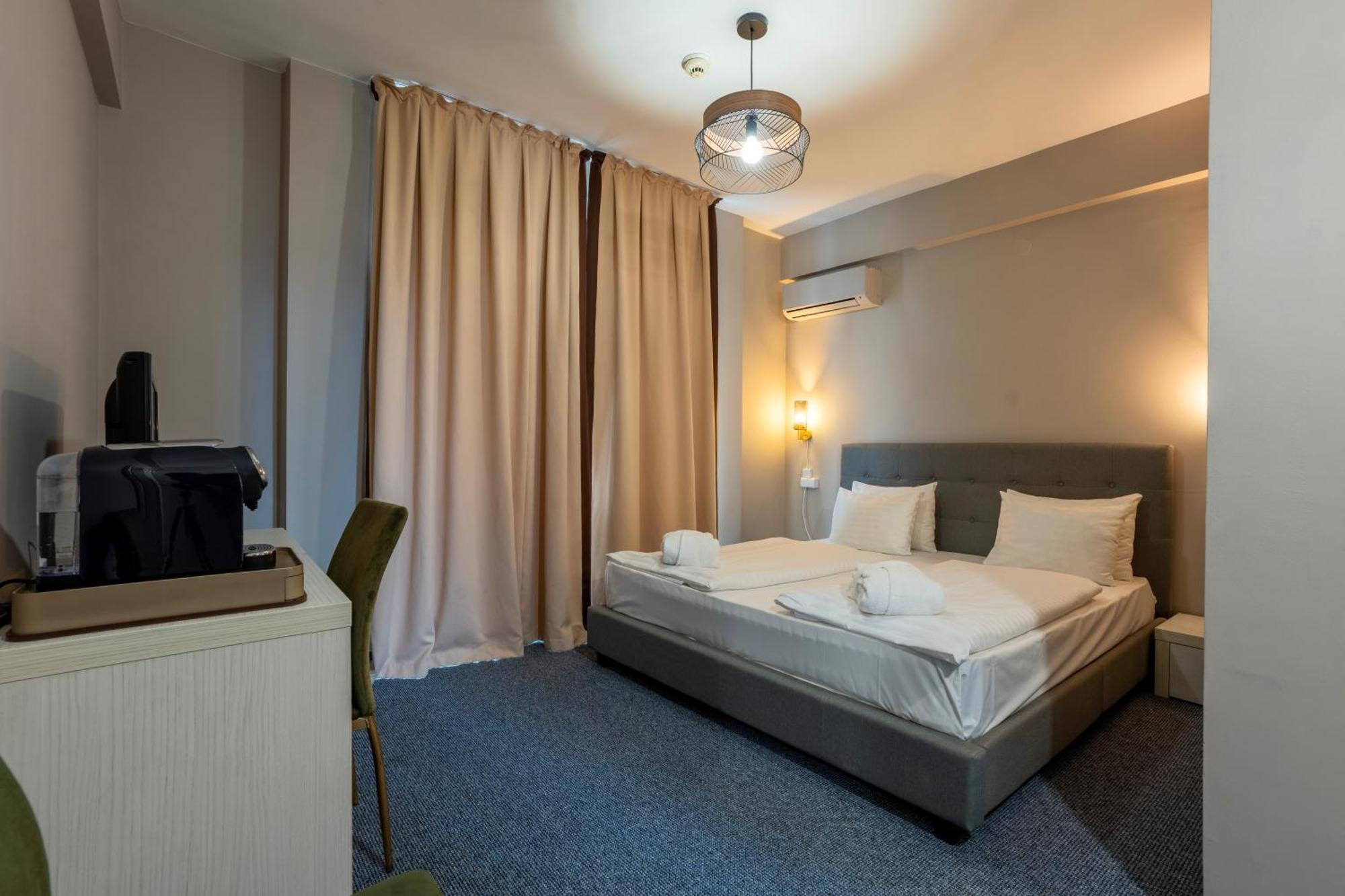 Alex&George Boutique Hotel Клуж-Напока Экстерьер фото