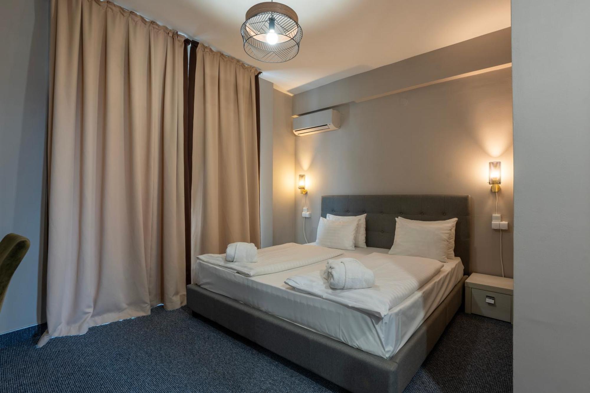 Alex&George Boutique Hotel Клуж-Напока Экстерьер фото