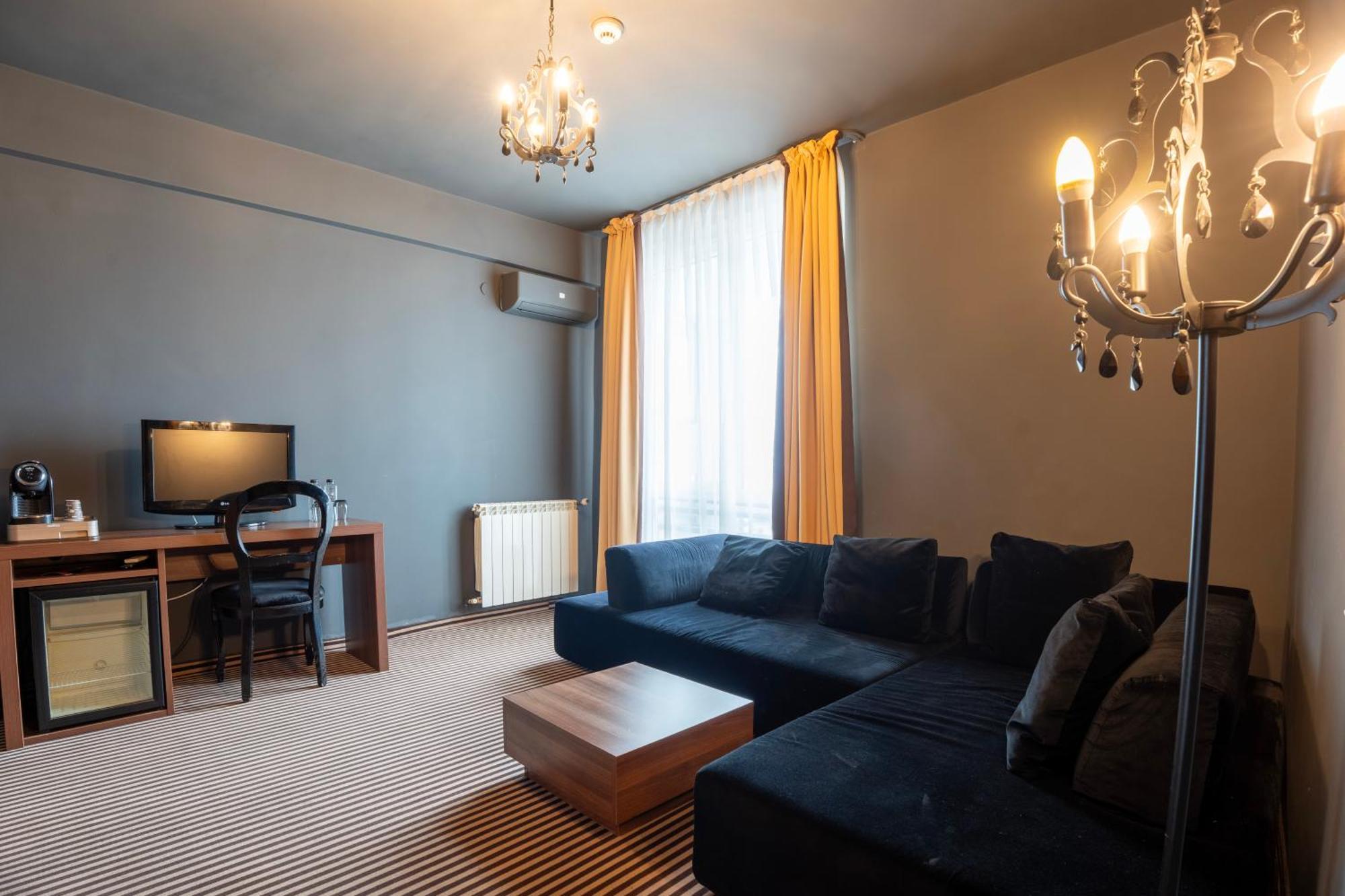 Alex&George Boutique Hotel Клуж-Напока Экстерьер фото